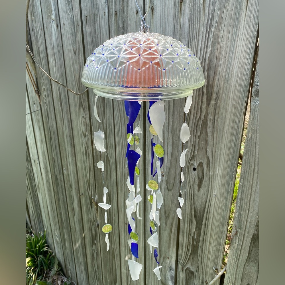 Glass jelly fish light/wind chime that lights up!🪸🐚🌊